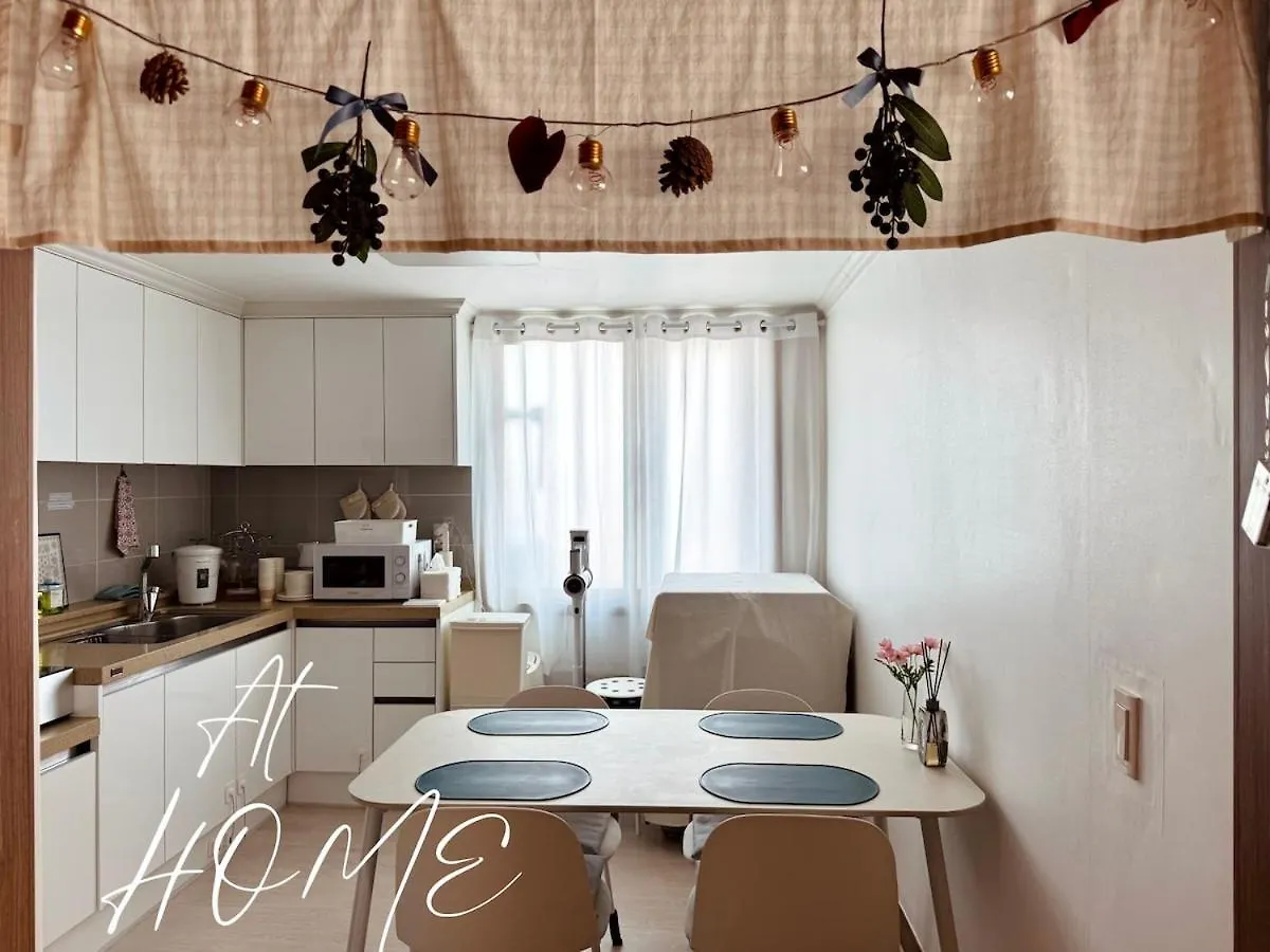 At Home, Sunny Emotional House, Free Parking, 3Q Beds, Attic Movie Theater 부산광역시 대한민국