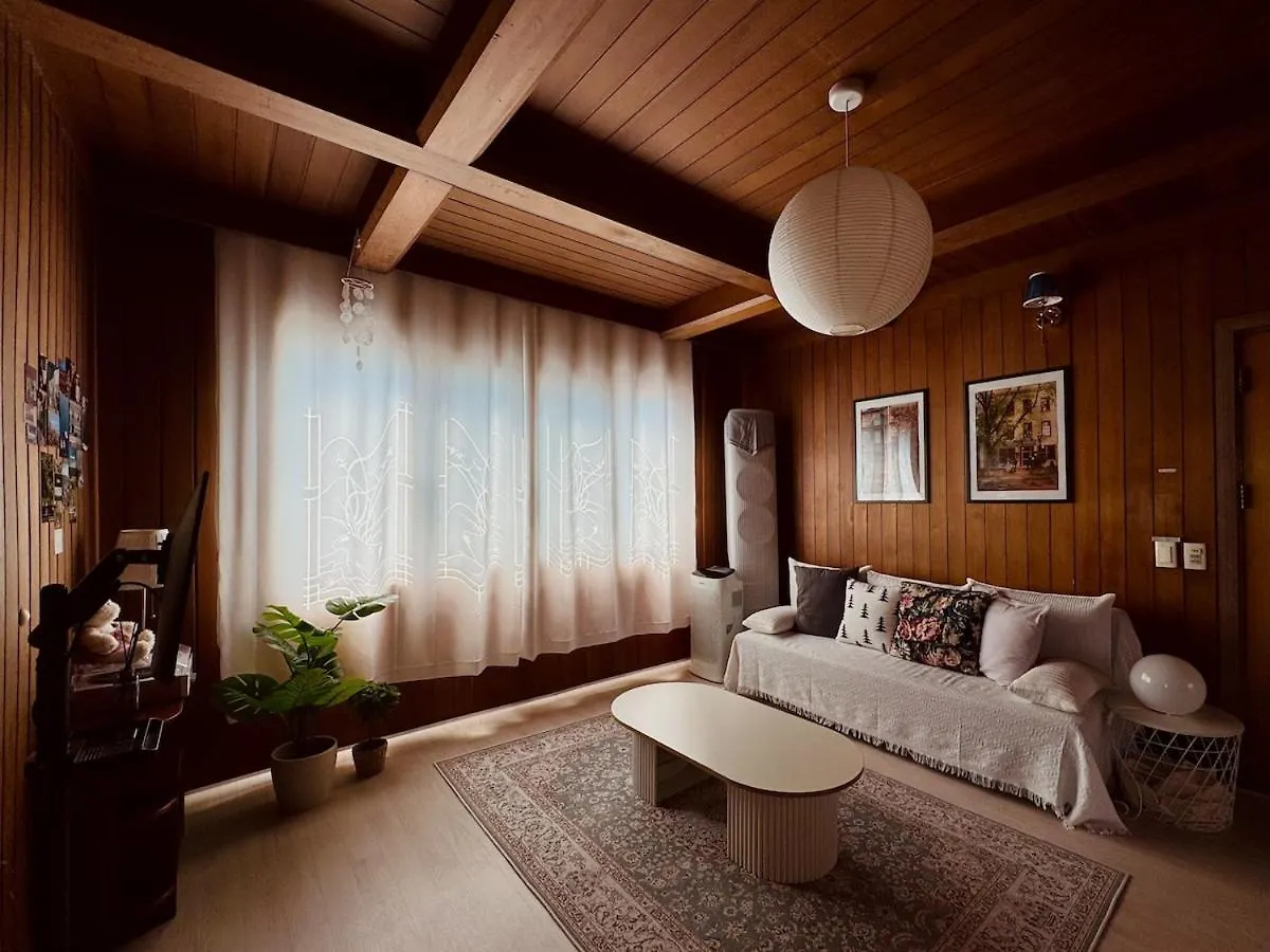 At Home, Sunny Emotional House, Free Parking, 3Q Beds, Attic Movie Theater 부산광역시 빌라