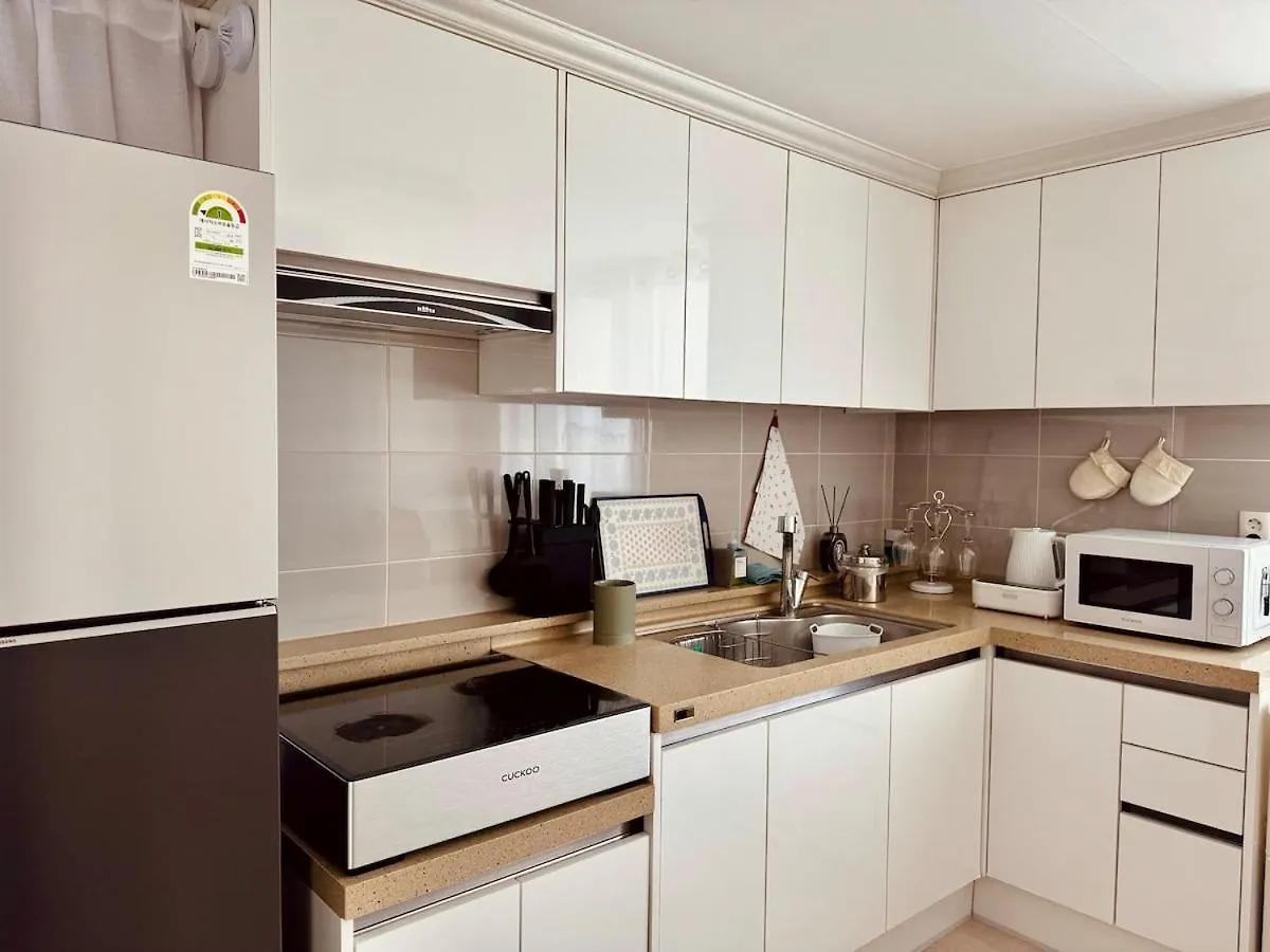 At Home, Sunny Emotional House, Free Parking, 3Q Beds, Attic Movie Theater 부산광역시 빌라
