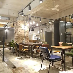 Travel Light Hostel