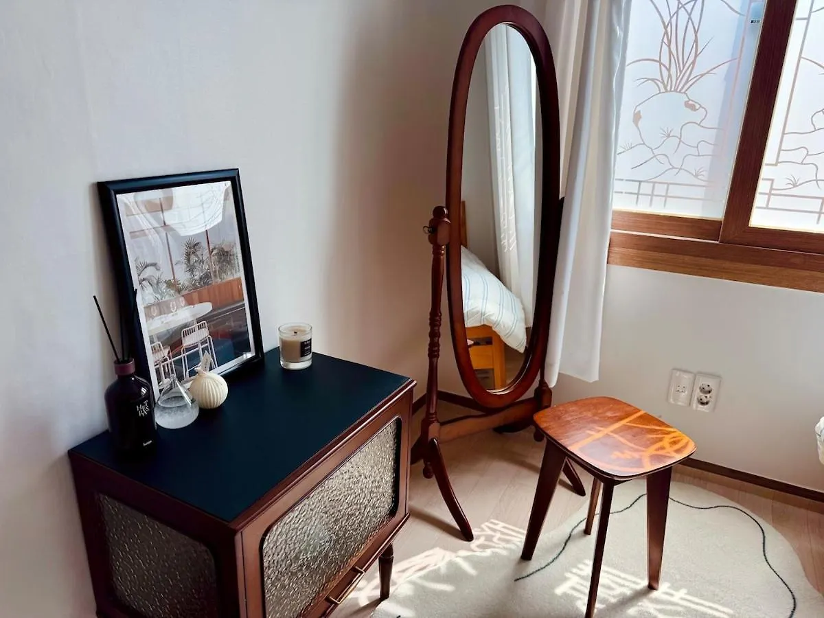 At Home, Sunny Emotional House, Free Parking, 3Q Beds, Attic Movie Theater Busan Corée du Sud